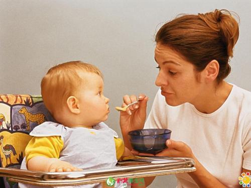蔬菜|宝宝加辅食吃什么拉什么？辅食添加容易踩三个误区，特别是第三个