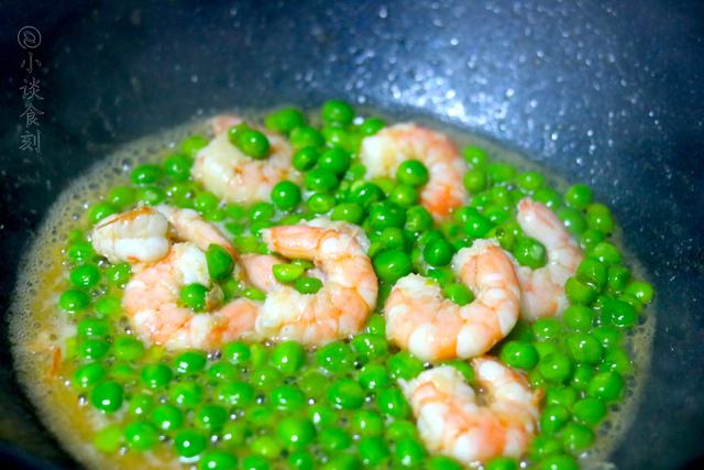 大虾36元一斤，每次买8只炒一炒，鲜嫩爽口，比吃大鱼大肉还香