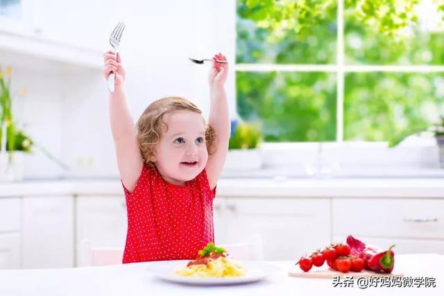 「你的育儿经」面对亲朋好友递给孩子的零食，接受还是拒绝？