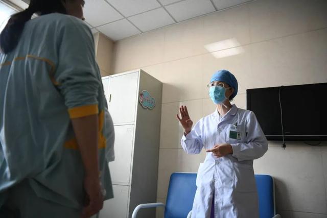 你的育儿经：七十万分之一！银川95后妈妈喜诞四胞胎，实拍生产全过程！