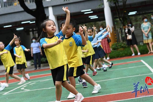 超级宝妈|“不少孩子都长高了!”广州约26.7万小萌娃今天返园,有孩子兴奋得睡不着