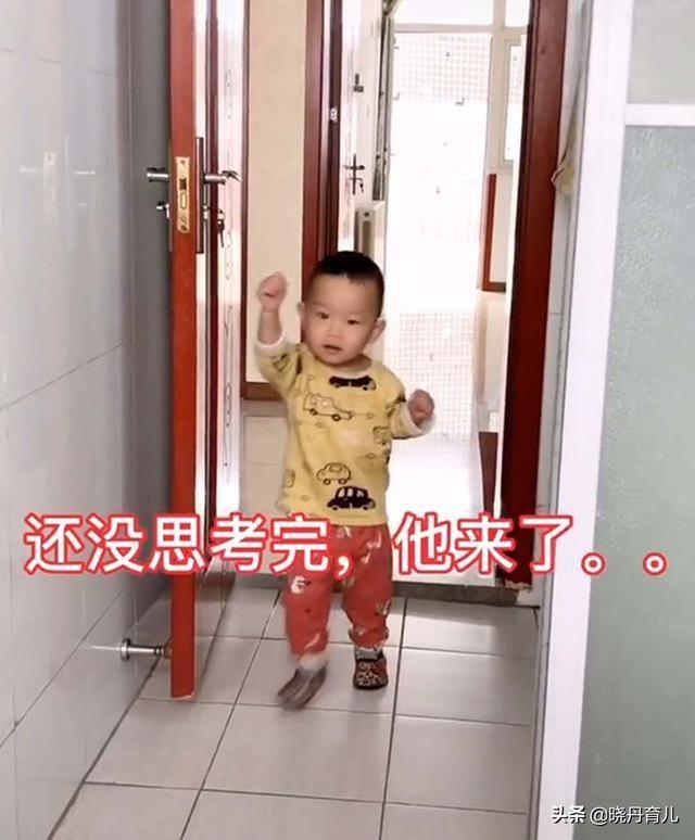 你的育儿经■妈妈上厕所发现没纸了，无奈求助宝宝，宝宝的操作让妈妈当场无语