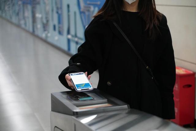 「北京日报客户端」一部手机畅行全国！苹果今起上线京津冀互联互通卡