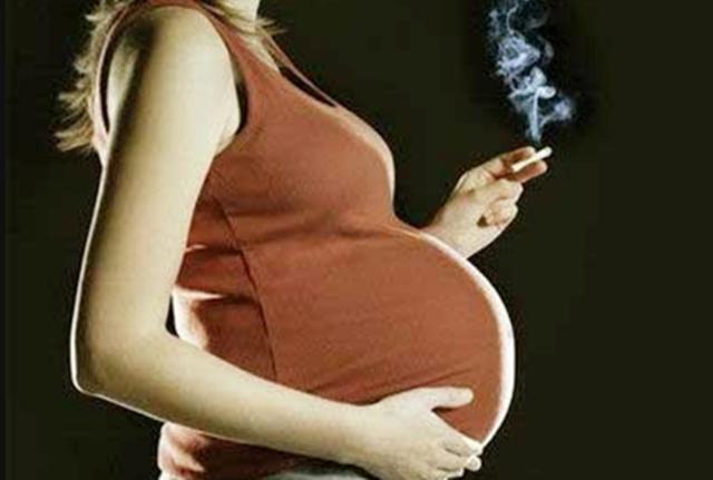 「超级宝妈」产检看到宝宝“吐泡泡”,准妈妈被萌化了,医生:还是打掉吧