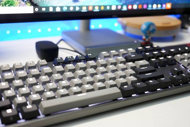 杜伽K310白光限定版：满足玩家所需，打造实用机械键盘首选