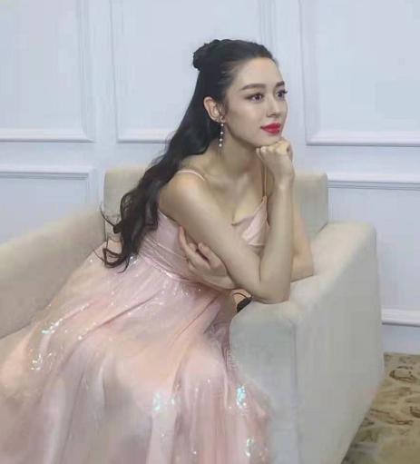 吉娜孕7月又晒身材，被吐槽过度营销，网友：别再误导孕妇形象