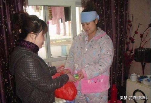 超级宝妈@婆婆说的坐月子方法，六月天都手脚冰凉，传统坐月子到底对不对