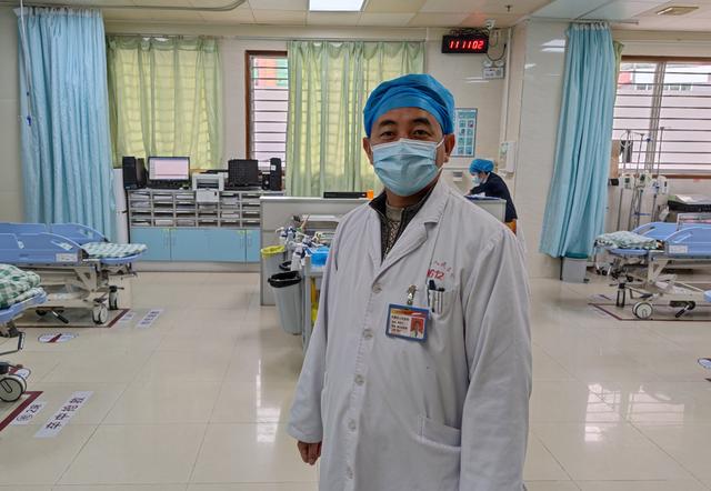 这医生每天脚绑4公斤沙袋上班，西医从业廿载又攻读中医博士