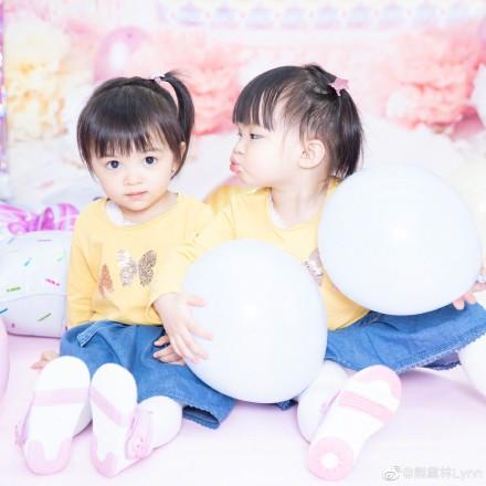 「9号放映厅」熊黛林夫妇为双胞胎女儿庆2岁生日 场面温馨