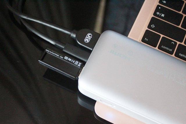 小米生态链紫米出多功能移动电源：不仅能充电、读U盘还能投屏