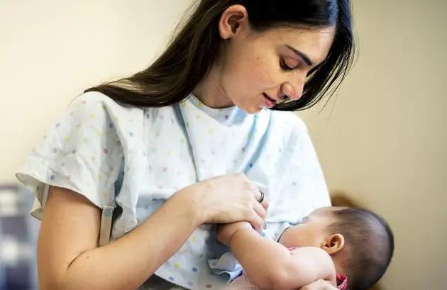 甜甜妈妈|“母乳”真有这么好吗？专家用显微镜放大1000倍，宝妈彻底服气了