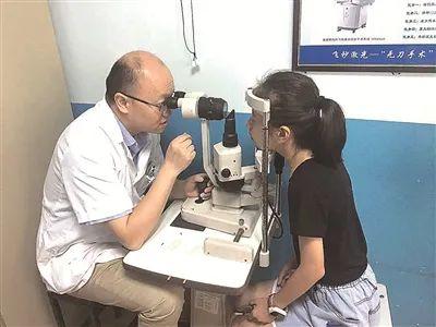 光明网|宝妈迷信“视力训练”擅摘眼镜，导致孩子近视一年加深200度