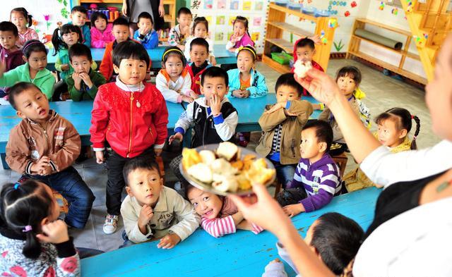 「你的育儿经」孩子幼儿园都学什么?比上大学学到的东西都多,家长别忽视