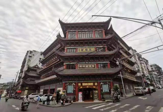 在600年窖池感受“前店后坊”的古老饮酒方式 白酒专家：品质是酒企业发展的根本