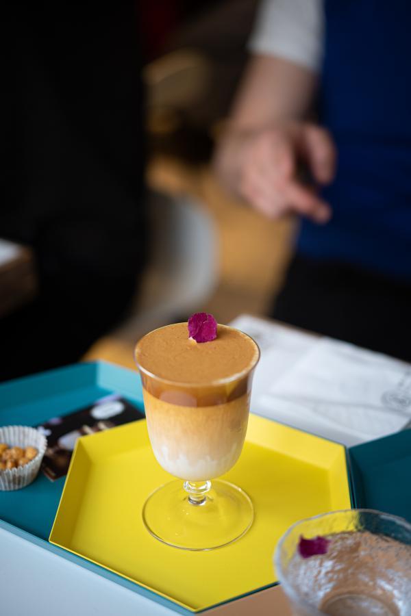 永康|听网红爷叔侃咖啡经、喝张文宏点赞的特调……荡荡这条上海小马路，百味杂陈