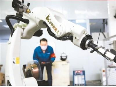 『新华网客户端』科技战“疫”智胜一筹