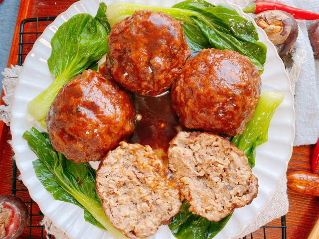 年夜饭必备的四喜丸子，寓意福禄寿喜，家庭做法更简单，肉香四溢