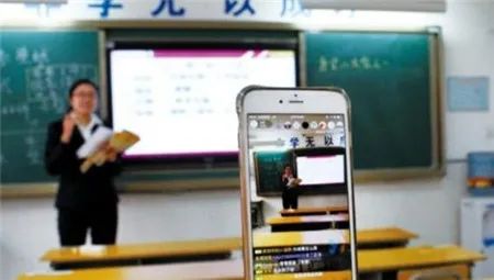 「暖先生格调」老师网课后忘关摄像头同学们瞬间沸腾，网友：又“翻车”了吧