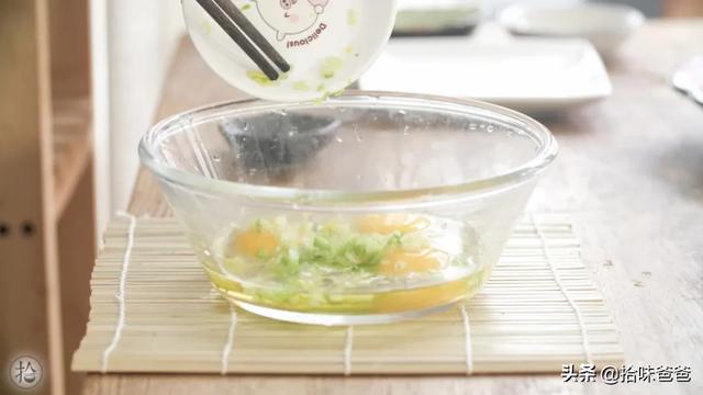 你的育儿经@如此鲜香诱人的美食小饼，这道宝宝辅食简直不要太赞了~