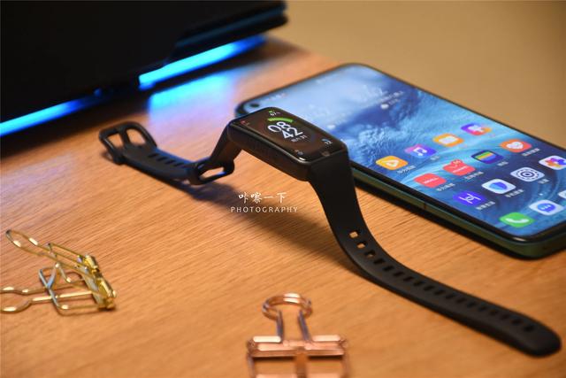 249起！荣耀手环6这是要颠覆智能手环玩法？