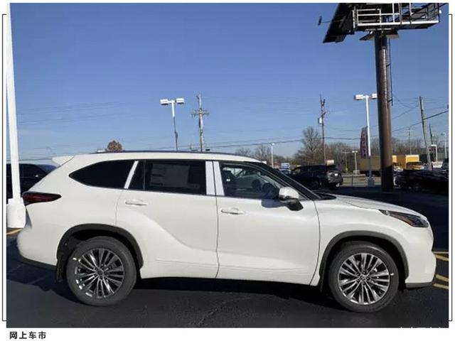 丰田全新汉兰达实拍曝光！搭2.5L混合动力 RAV4同款外观设计风格