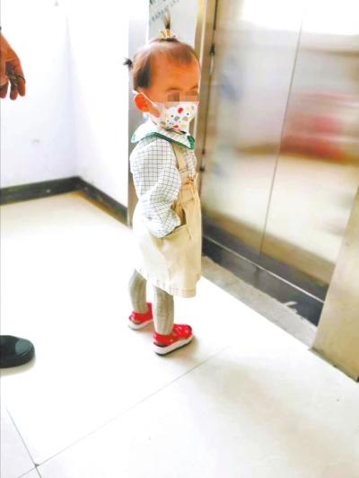 「大河网」托育中心看护不力幼儿手指指端断裂 行业监管成空白