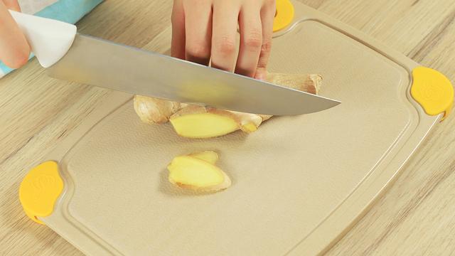 烤鸡还在外面买？在家做一样外酥里嫩，嫩滑多汁，一人吃一只