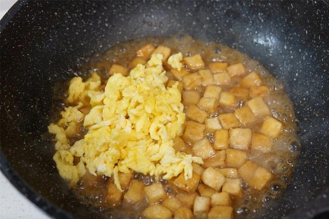 豆腐和鸡蛋这新吃法，焖一锅米饭不够吃，三两下就做好，太下饭了