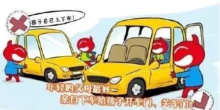 [超级宝妈]@阳泉家长们，不要再让孩子探出天窗，交警处罚来了