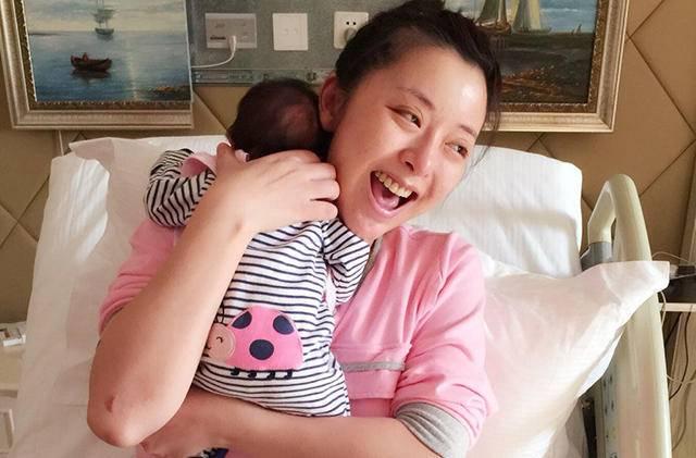 「超级宝妈」母乳喂养操作方法之两侧如何换着吃，这四种痛点，换法各不相同