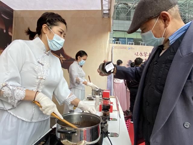 中医药“组团”展示 攀枝花市首届中医药文化节暨第三届膏方节开幕