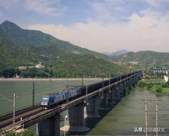 手机电脑抢不到火车票，为什么车上却很多空位？现在知道不晚