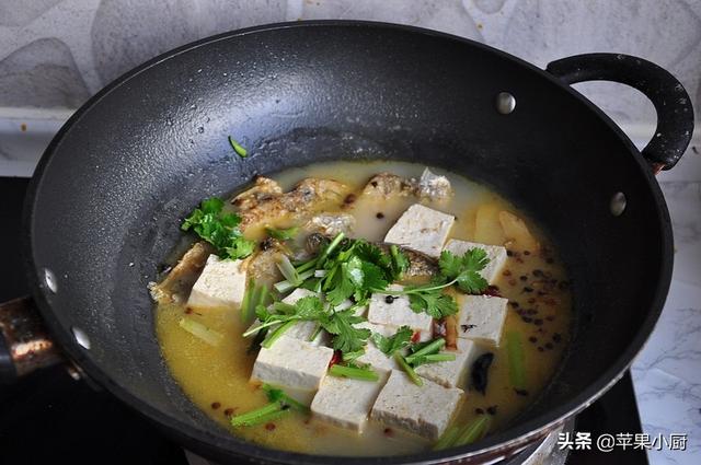 冬天应多吃的大炖菜，高蛋白低热量，吃到最后汤还是热乎乎的，鲜