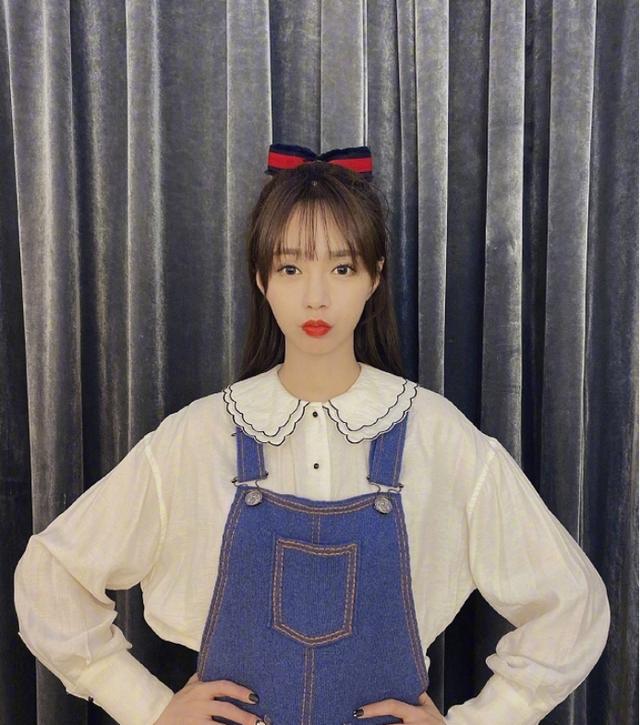 最时尚娃娃领穿搭来袭,谭松韵穿起来就像个洋娃娃,鞠婧祎却更胜一筹