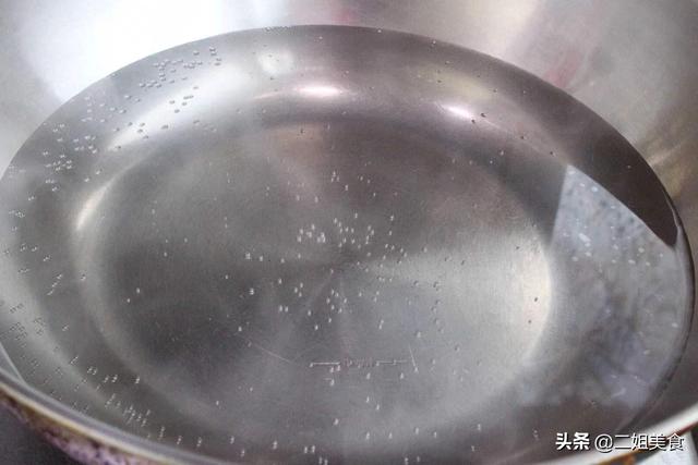 煮荷包蛋，最忌直接下锅煮，大厨教您一招，一锅出都不散，真厉害