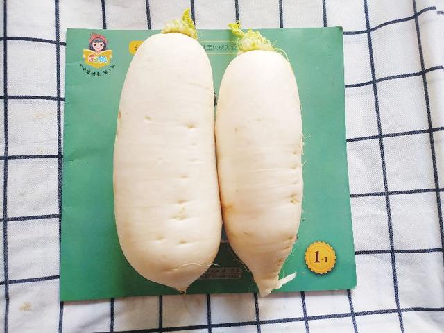 炸萝卜丸子，用淀粉还是面粉？都不对，教你1个技巧，酥脆不回软