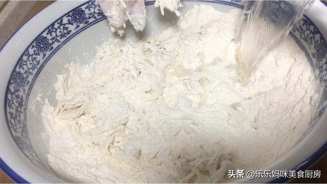 元旦后年关将至，教你调万能猪肉馅，多加“4味料”，加啥菜都香