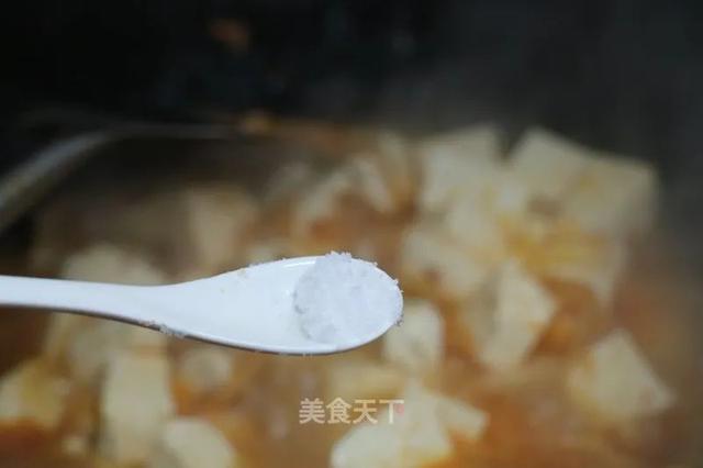 辣白菜随便一炒就很好吃！酸辣开胃，简直是下饭神器！