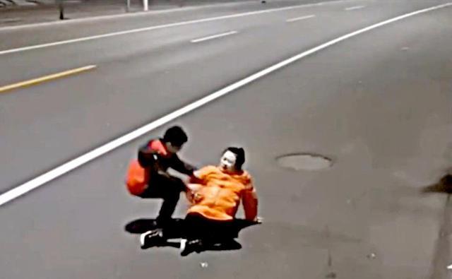 「超级宝妈」妈妈更爱孩子，还是孩子更爱妈妈，谁爱得更多？看完你再说