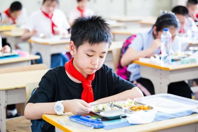 上观新闻|儿童肥胖影响成长怎么办？普陀专家帮你来“卸货”