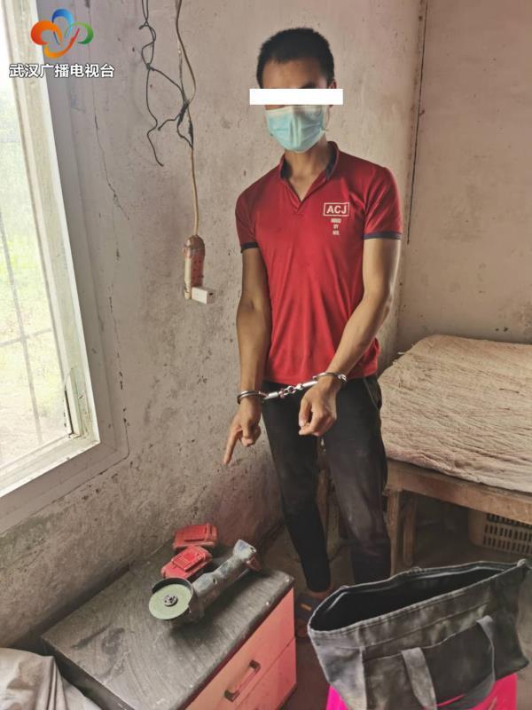 光明网工地盗窃钢材后竟“自信回头”,然而民警早已埋伏在周围……