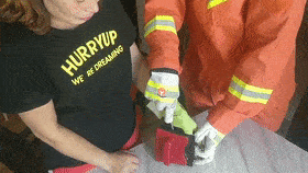 神器|“擦窗神器”网上热销 警惕操作不当被夹手