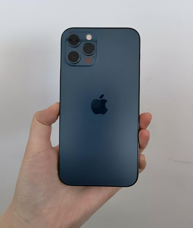 真实体验华为mate40pro与iPhone12，谁被吊打？