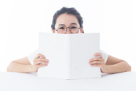 「你的育儿经」孩子每天泪奔感到受挫，动不动就哭着放弃，父母应对小妙招