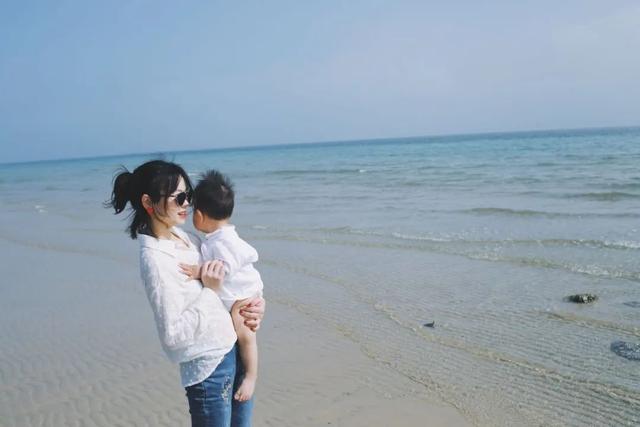 「超级宝妈」三位潮妈的亲子穿搭秘籍，教你做街上最吸睛的母子/母女