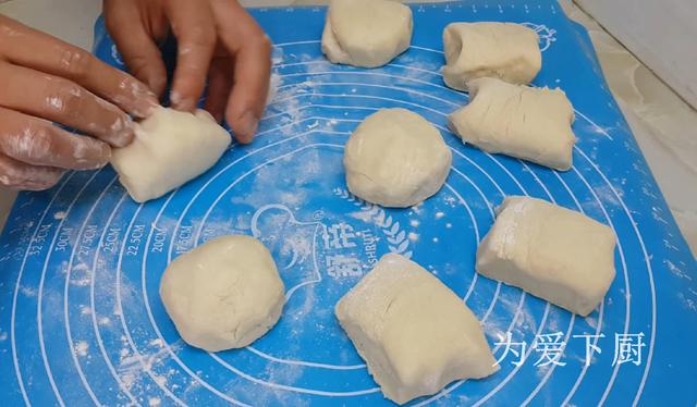 在家面粉别炸油条了，开水一烫，比蛋糕烧饼还香，真的非常美味