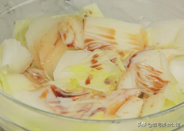 在家教你做好吃的响油白菜，鲜辣爽口，营养美味，家人爱吃的菜肴