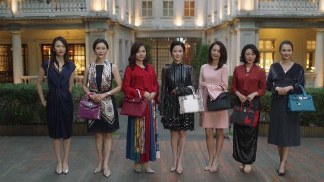 顾佳背6万包合影被裁不稀罕,京城顶级名媛颜值不达标