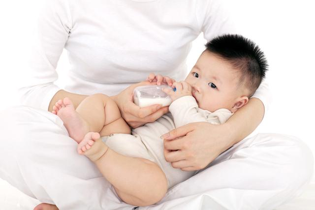你的育儿经@选接近母乳配方的奶粉，应该如何选择？