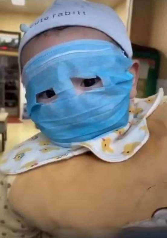 『超级宝妈』首个幼儿园下周一开学，要求孩子全天戴口罩，你同意吗？